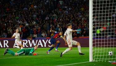 1-0. Fermín López asiste desde el medio del campo a Raphinha superando a Joshua Kimmich, el brasileño se va solo, sortea a Manuel Neuer y anota el primer tanto a placer.