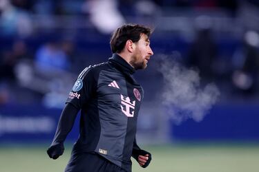 Lionel Messi durante el partido de fútbol de la Copa de Campeones de la CONCACAF contra el Sporting Kansas City.