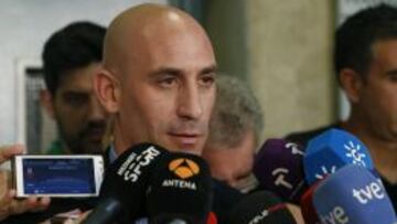 Rubiales "Hay clubes que están presionando a jugadores"