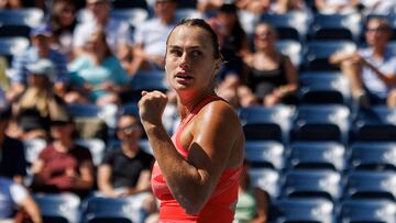 Aryna Sabalenka celebra un punto contra Clara Burel en el US Open.