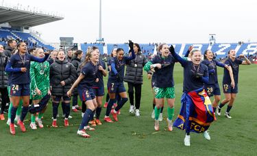 Celebración de las jugadoras del Fútbol Club Barcelona Femenino tras ganar la Supercopa de España Femenina.