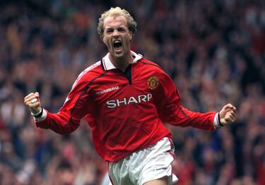 En verano de 1996 fichó por el Manchester United durante su etapa en este equipo, vivió una etapa gloriosa de títulos con la consecución de tres Premier League, una UEFA Champions League, una FA Cup, dos Charity Shield y una Copa Intercontinental.
