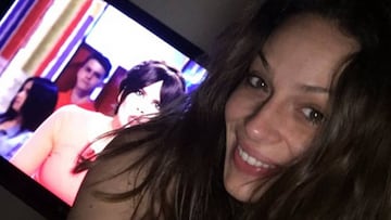 Eva González dedica una cariñosa peineta a Cristina Pedroche.
@evagonzalezf