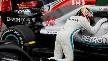 Formula One F1 - Brazilian Grand Prix - Autodromo Jose Carlos Pace, Interlagos, Sao Paulo, Brazil - November 11, 2018 Mercedes' Lewis Hamilton celebrates after winning the race REUTERS/Ricardo Moraes TPX IMAGES OF THE DAY