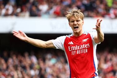 Martin Odegaard irrumpió en el fútbol profesional tras su fichaje por el Real Madrid y, después de acumular varias cesiones -entre ellas, a la Real Sociedad-, el centrocampista noruego de 25 años dio el salto a la Premier League fichando por el Arsenal en la temporada 2020/2021, equipo con el que ya suma 35 goles.