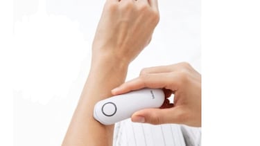Este dispositivo alivia con calor las picaduras de los mosquitos