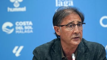 Loren Juarros, director deportivo, durante la renovación de Ramón