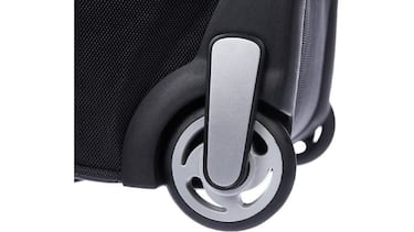 Viaja con esta mochila con ruedas, disponible en tres colores y tres tamaños