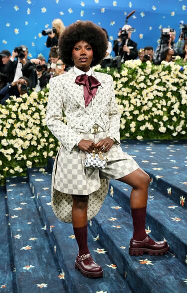 Doechii posa en la alfombra roja de la MET Gala 2025.