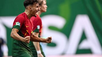 Lucio Jr celebra uno de los goles de Portugal en la final de la Eurocopa sub-19.