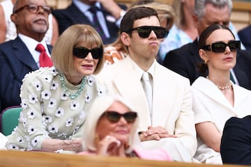 Anna Wintour y el músico británico James Righton y su mujer, la actriz Keira Knightley.