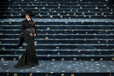 Rihanna posa en la alfombra roja de la MET Gala 2025.