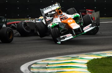 Después de un año como piloto de pruebas, Hülkenberg volvió a la parrilla como titular en Force India. Mostró consistencia y velocidad, especialmente en las carreras caóticas. Su mejor actuación fue en el GP de Brasil, donde lideró gran parte de la carrera bajo lluvia, pero un toque con Lewis Hamilton, cuando el inglés bloqueó sus neumáticos en la primera curva del circuito en la vuelta 54, le costó una posible victoria. Aun así, fue una clara muestra de lo que podía hacer.