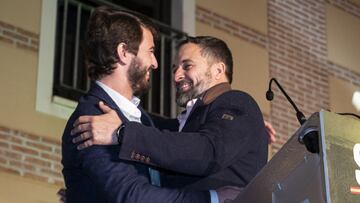 13-02-2022 El candidato de Vox a la Presidencia de la Junta, Juan García-Gallardo, y el presidente nacional de Vox, Santiago Abascal, se abrazan en la noche electoral en Valladolid, Castilla y León.
ESPAÑA EUROPA CASTILLA Y LEÓN POLÍTICA
CLAUDIA ALBA/PHOTOGENIC - EUROPA PRESS