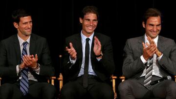 Novak Djokovic, Rafa Nadal y Roger Federer aplauden durante un acto del ATP Heritage Celebration en el Waldorf Astoria de Nueva York en 2013.