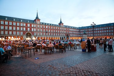 La cerveza es actualmente la bebida más consumida por los españoles en litros de alcohol puro siendo mayoritario entre las cervezas industriales el tipo pilsen. Los españoles consumen 94 litros por persona al año.
