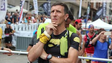 Un atleta pensativo en la salida