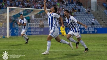 Víctor Barroso celebra su gol al Don Benito.