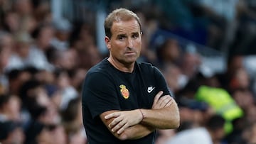 MADRID , 30/08/2025.- El entrenador del Mallorca, Jagoba Arrasate, durante el partido de la tercera jornada de LaLiga entre el Real Madrid y el RCD Mallorca, este sábado en el estadio Santiago Bernabéu. EFE/Chema Moya