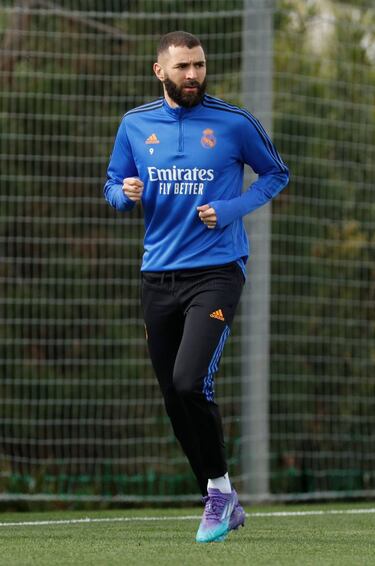 Benzema y Mendy miran a Vigo