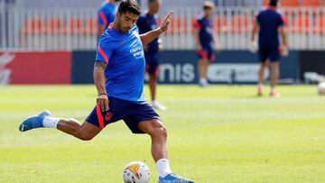 Suárez durante el entrenamiento de este jueves en el Cerro del Espino.