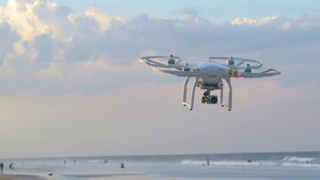 Un dron salva de ahogarse a dos bañistas
