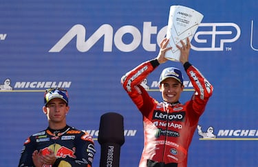 Alegría del piloto español, Marc Márquez, en el podio del Gran Premio de Hungría de MotoGP.