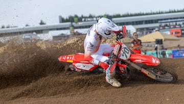 Rubén Fernández, con la Honda en el MXGP de Finlandia.