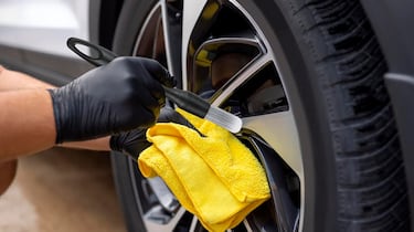El set de cepillos para quitar el polvo del coche más vendido en Amazon