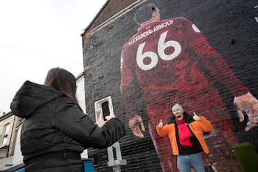 Graffiti dedicado a Alexander-Arnold, otra de las estrellas del Liverpool.