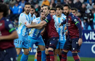 El Málaga salva un punto que tampoco llena al Levante
