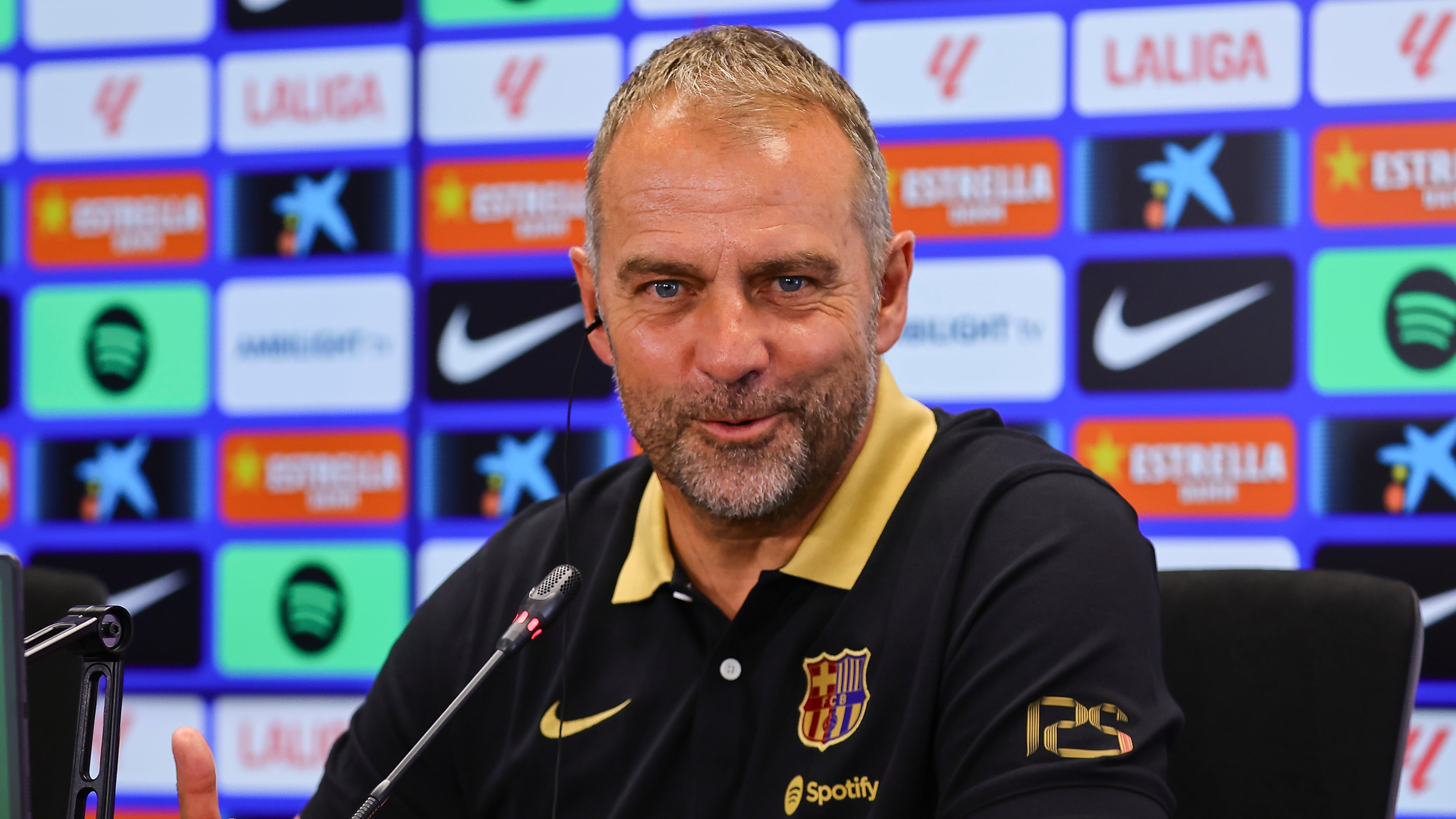 Flick: “No estoy contento con la situación, pero confío en el club”