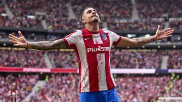 Giménez celebra su gol al Sevilla.