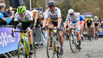 Edvald Boasson Hagen y Peter Sagan ruedan durante el Tour de Flandes 2018.