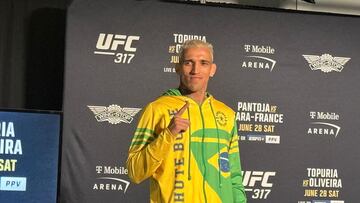 Charles Oliveira en el 'media day' del UFC 317.