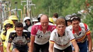 <B>DOPADOS. </b>Pantani, Virenque, Riis, Ullrich y Jiménez, durante una prueba en 1997.
