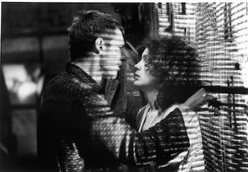 Harrison Ford no entendió bien su papel en esta película. Su frustración la pagó con su pareja en la pantalla, Sean Young, a la que llegó a maltratar en la mayoría de las escenas que compartieron, e incluso, cuando tuvieron que rodar la escena romántica, el maltrato fue bastante más que psicológico.