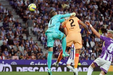 0-2. Falta lateral que lanza Griezmann, Masip llega tarde en la salida de puños y José María Giménez remata de cabeza para anotar el segundo tanto.