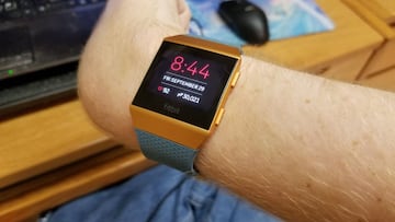 Fitbit retira un millón de relojes por daños por quemaduras