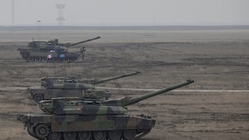 French Leclerc main battle tanks take part in the Eagle Meda 23 military exercise taking place in Smardan, Galati county, Romania, January 25, 2023. Inquam Photos/George Calin via REUTERS ATTENTION EDITORS - THIS IMAGE WAS PROVIDED BY A THIRD PARTY. ROMANIA OUT. NO COMMERCIAL OR EDITORIAL SALES IN ROMANIA