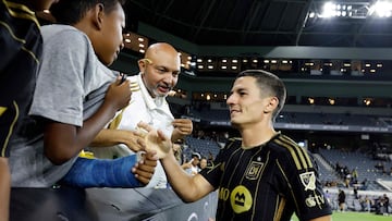 LOS ANGELES, CALIFORNIA - JULY 12: Sergi Palencia #14 of Los Angeles FC greets fans after a 2-0 win against FC Dallas in the second half at BMO Stadium on July 12, 2025 in Los Angeles, California. Ronald Martinez/Getty Images/AFP (Photo by RONALD MARTINEZ / GETTY IMAGES NORTH AMERICA / Getty Images via AFP)