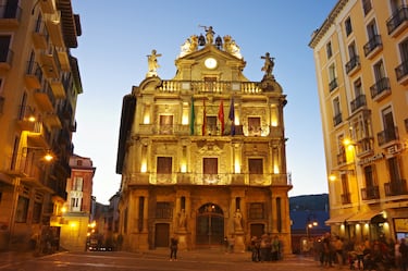 En la foto, vista del Ayuntamiento de Pamplona, en el casco antiguo de la ciudad. 