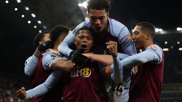 Leon Bailey celebra su gran jugada individual.
