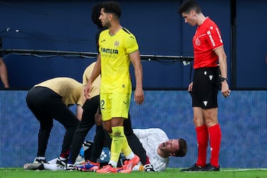 El conflicto entre el alemán y el FC Barcelona estalló en este mercado de fichajes a raíz de una lesión lumbar que requería una segunda operación. Ter Stegen comunicó de forma pública que estaría de baja tres meses, mientras que el club sostiene que el tiempo real de recuperación supera los cuatro, lo que permitiría inscribir a un sustituto por lesión de larga duración según el reglamento de LaLiga. La diferencia de versiones ha tensado la relación entre ambos. 