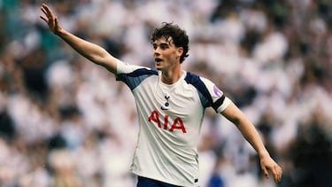 Considerado una de las mayores promesas del fútbol inglés. Formado en la cantera del Leeds United, club con el que tiene una profunda conexión familiar (su padre, abuelo y tío abuelo también jugaron allí), se ganó la atención por su gran rendimiento en el Championship. En julio de 2024, fue fichado por el Tottenham Hotspur por una cifra considerable. Aunque principalmente juega como centrocampista defensivo, también puede desempeñarse como lateral derecho o incluso como defensa central.