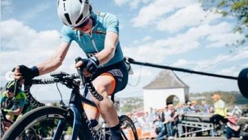 Sofía Bertizzolo sube el Muro de Huy durante la Flecha Valona femenina 2019.