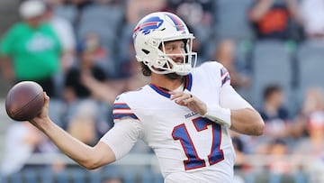 CHICAGO, ILLINOIS - AUGUST 17: Josh Allen #17 of the Buffalo Bills warms up prior to the NFL Preseason 2025 game between Buffalo Bills and Chicago Bears at Soldier Field on August 17, 2025 in Chicago, Illinois. Michael Reaves/Getty Images/AFP (Photo by Michael Reaves / GETTY IMAGES NORTH AMERICA / Getty Images via AFP)