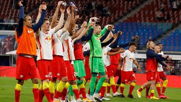Los jugadores del Leipzig celebran un triunfo.