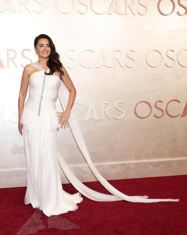Penélope Cruz posa en la alfombra roja del Dolby Theatre.