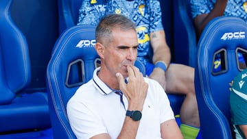 Gaizka Garitano en el banquillo del Nuevo Mirandilla.